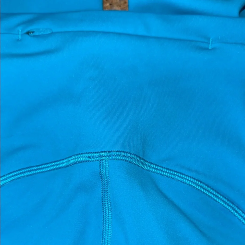 Like New Lululemon Athletica Turquoise Leggings with side pockets - Picture 4 of 8